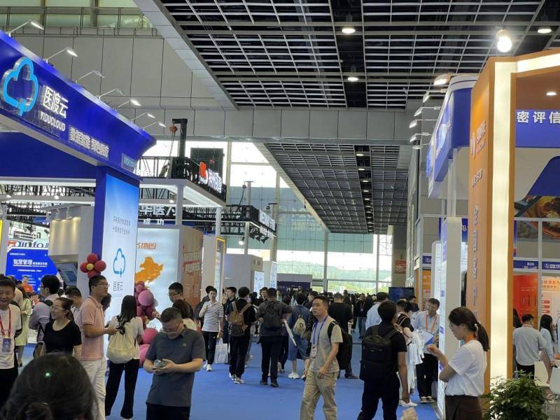 展会主办方高效沟通实战，群聊通知与资料分发技巧深度解析